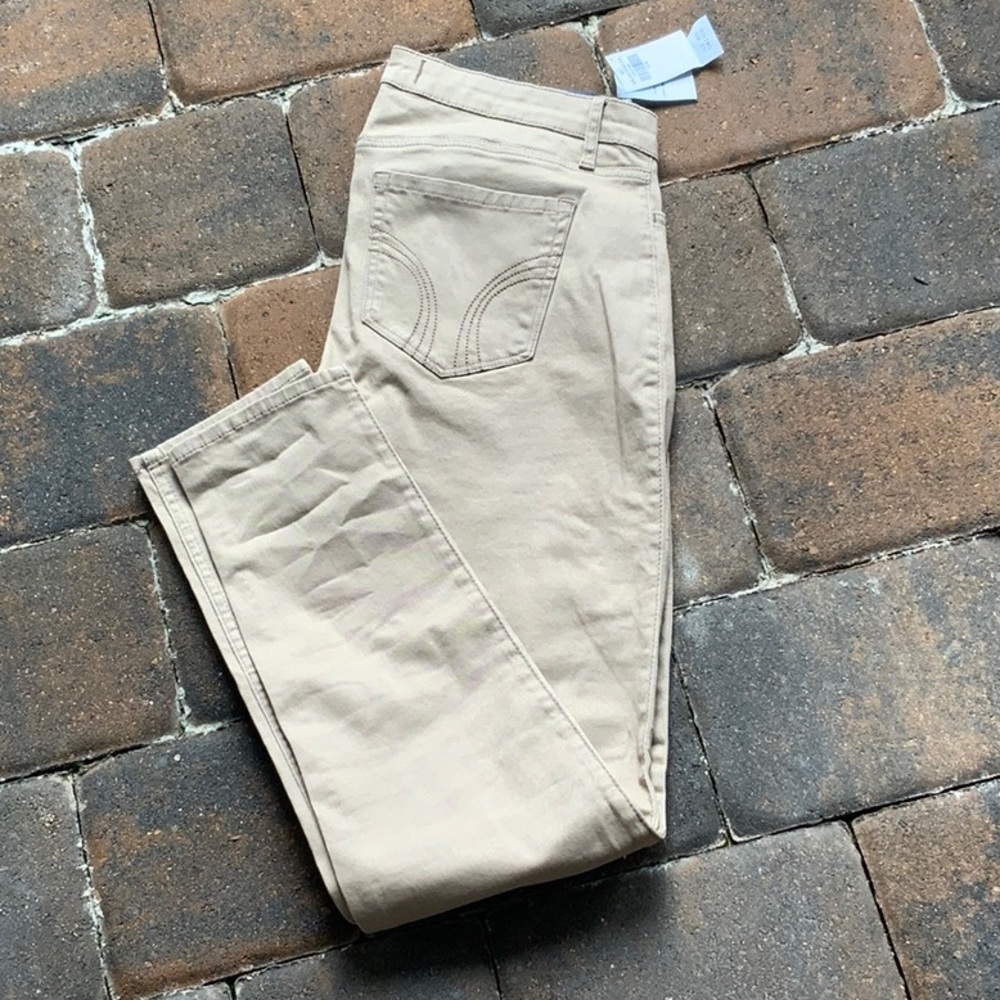 NEW WITH TAGS HOLLISTER LOW RISE SUPER SKINNY CLASSIC STRETCH JEANS, 13 R